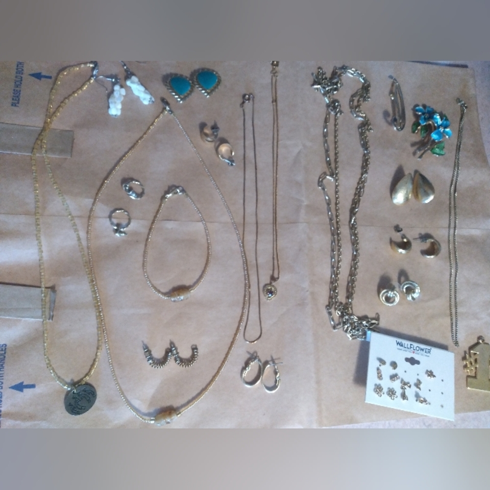 Vintage Costume Jewelry Bundle - Picture 8 of 8